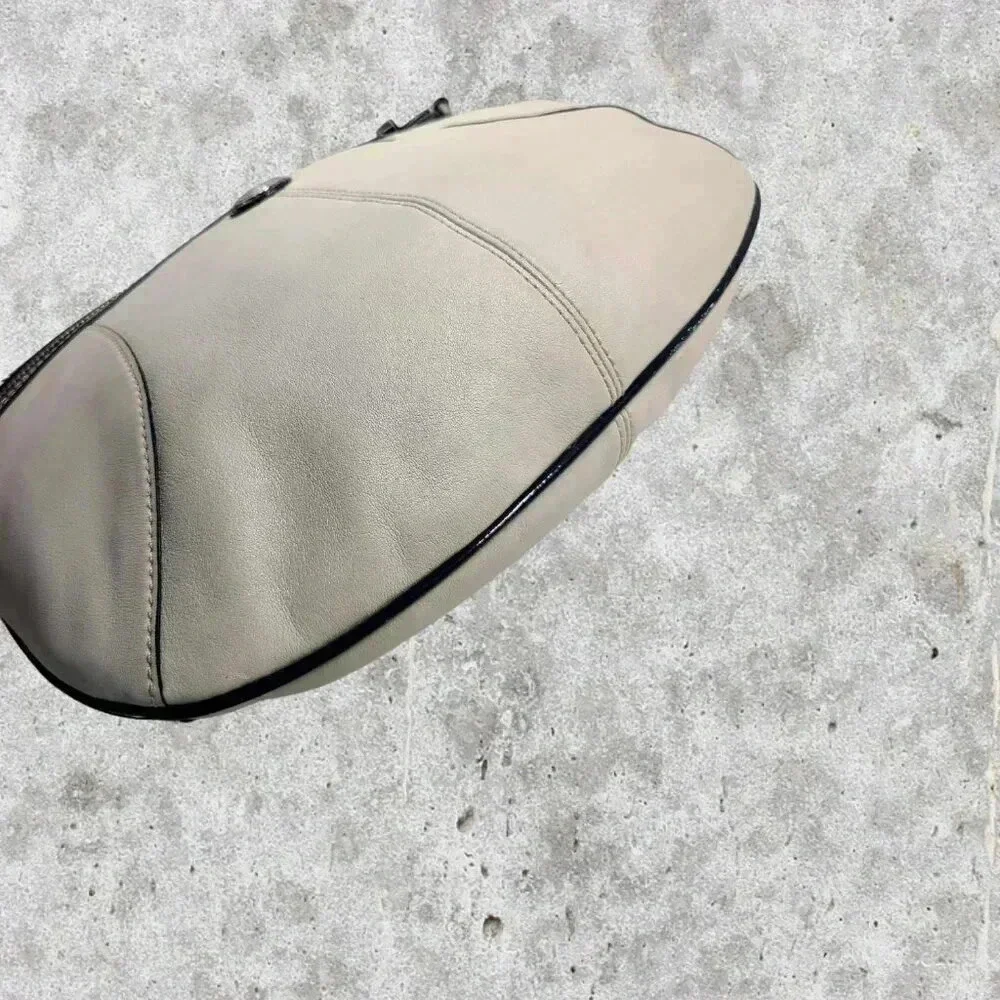 COACH Laura Hobo Bag Navy/cream - Picture 12 of 16